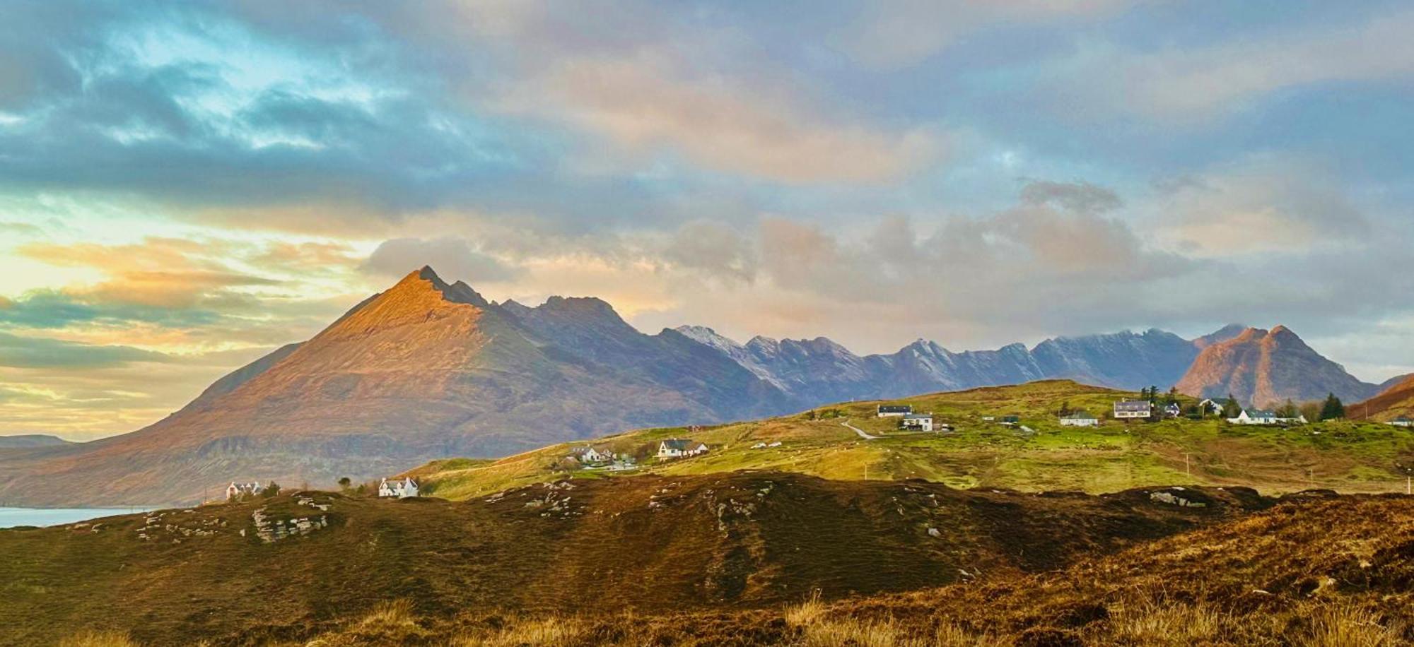 Tigh Mairi At Mary'S Thatched Cottages Elgol Zewnętrze zdjęcie